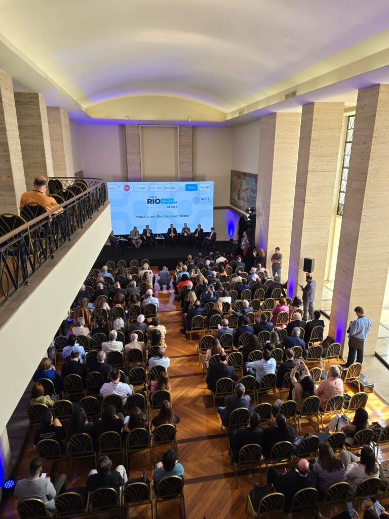 II Fórum Rio Empreendedor 2024 - Regiane Relva mediadora de Painel 